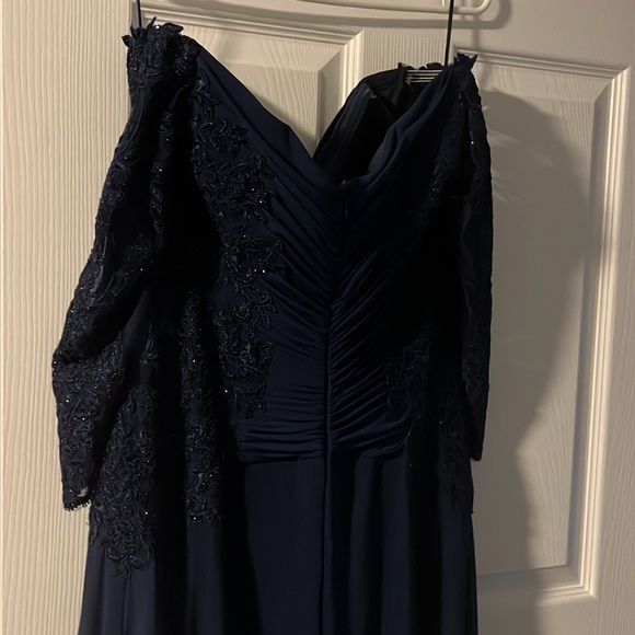 Beautiful Mother of the Bride Dress - Picture 4 of 4